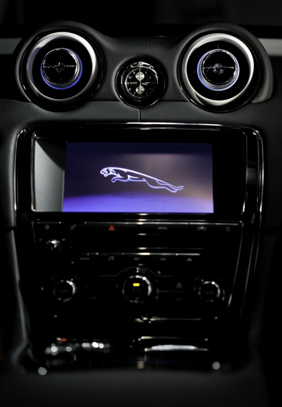  Jaguar XJ75 Platinum Concept 2010 года  (фото 14 из 26)